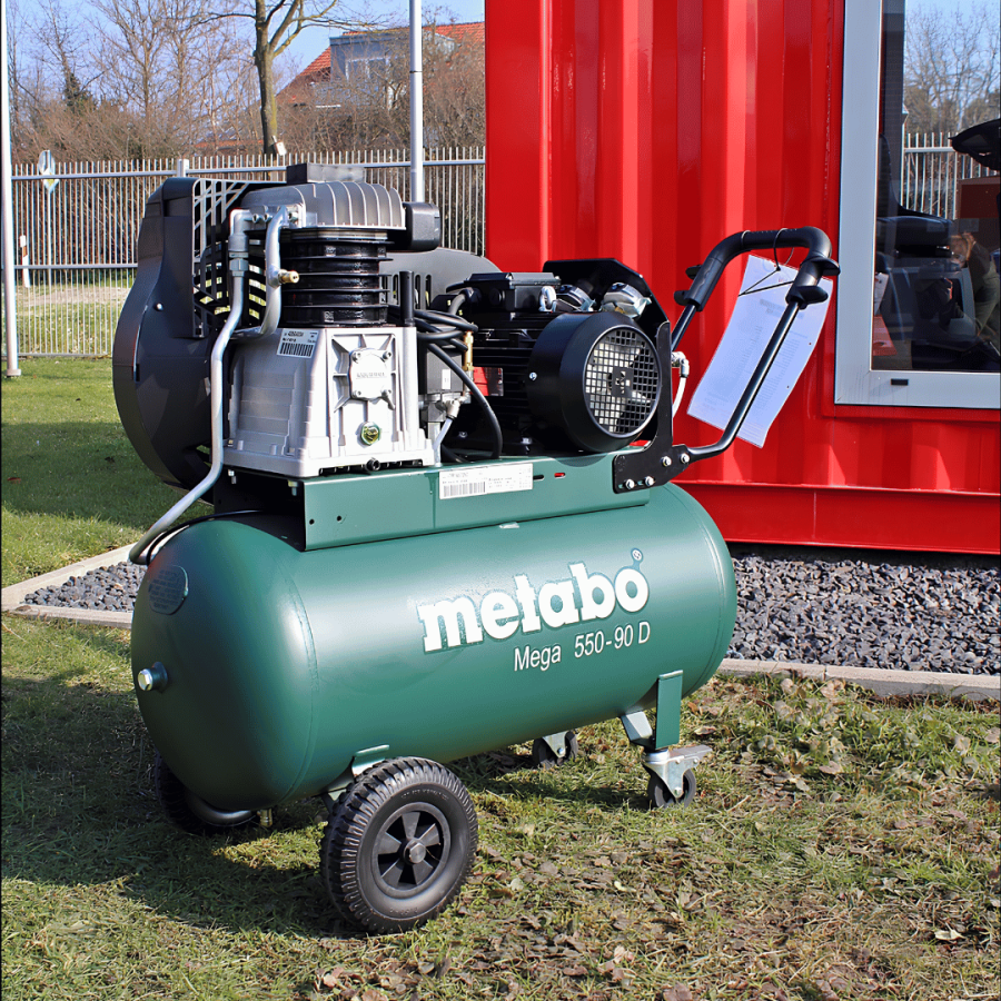 Metabo Mega 350-150 D og Mega 550-90 D reimkompressorer sammenlignet med fokus på tankstørrelse, luftmengde, trykk, effekt, regulatorer, slanger og koblinger.