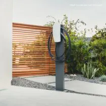 Tesla Wall Connector stolpe